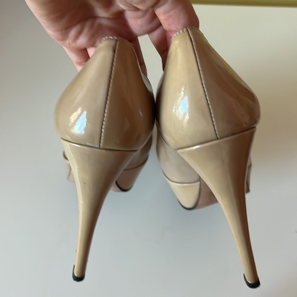Stuart Weitzman nude vinyl leather platform pumps - Picture 5 of 8